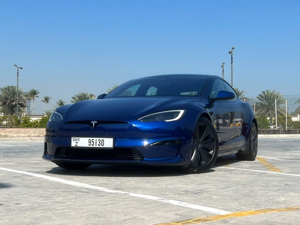 Rent Tesla Model S Plaid 2023